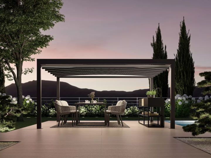 Freistehende Pergola Keplan von KE auf einer Terrasse am Pool